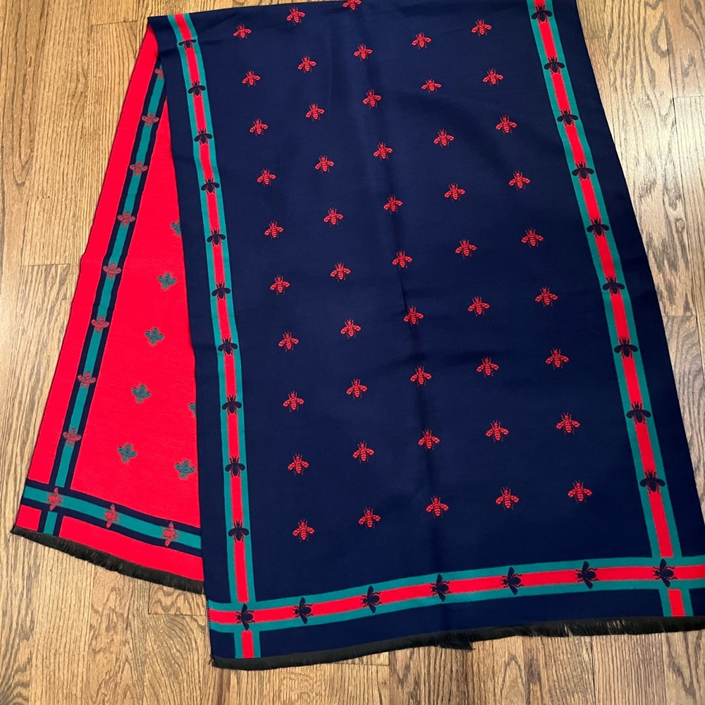 Large, soft scarf “bug” print